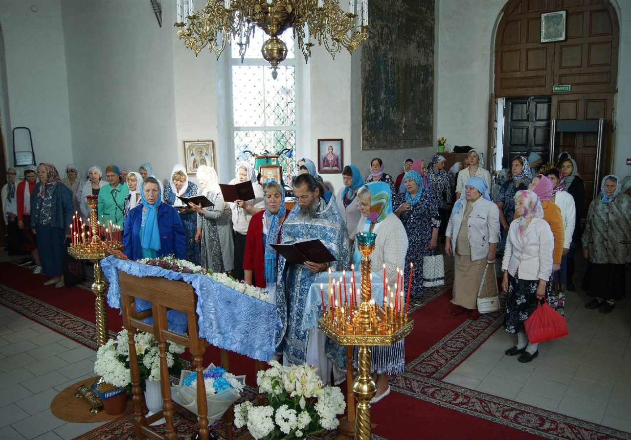 Вид внутри храма. Престольный праздник  в честь Ахтырской иконы Божией Матери 15.07.2022г..